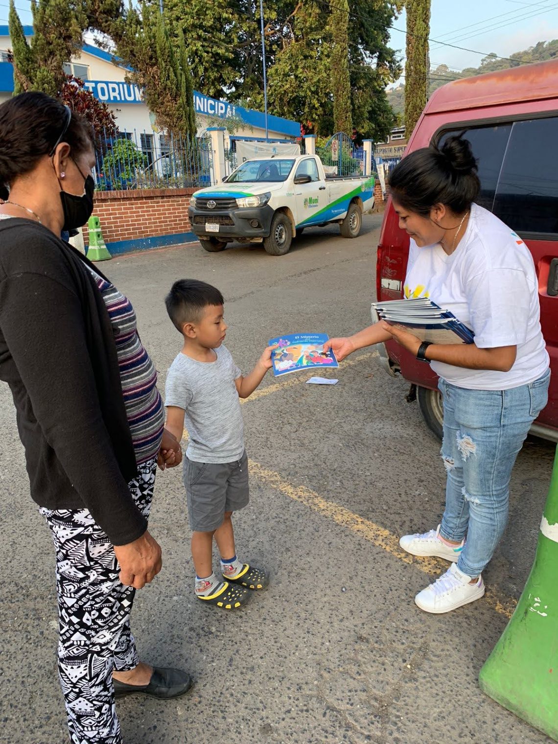 Volanteo promocional para Transmisión de especiales Navideños